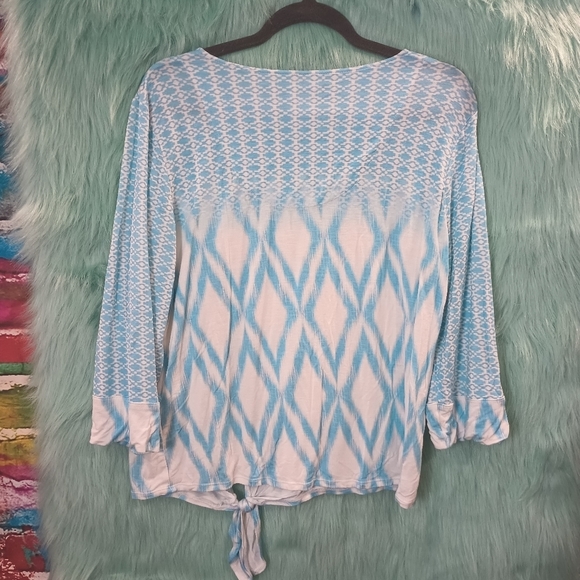Chico's Blue and White Long Sleeve Front Tie Pattern Top Size 2 - Picture 4 of 5